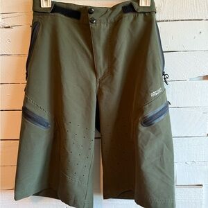 Men's Green Athletic Cycling Shorts with Zippered Pockets